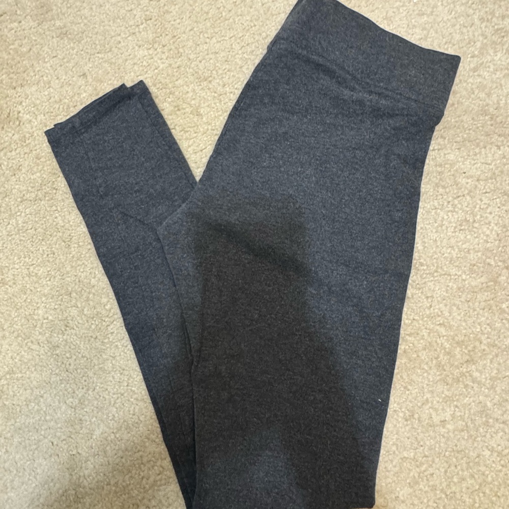 HUE Gray Leggings with Slim Fit and Wide Waistband